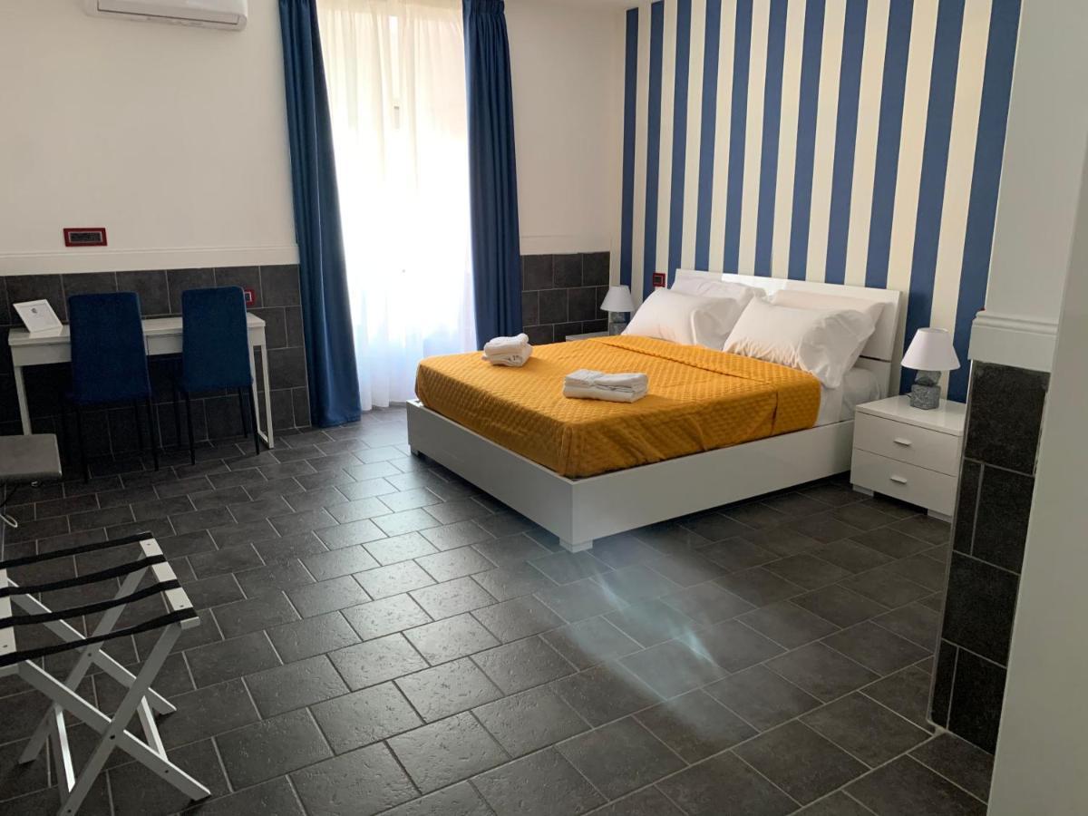 Yacht Club Angioino Hotel Napoli Ngoại thất bức ảnh