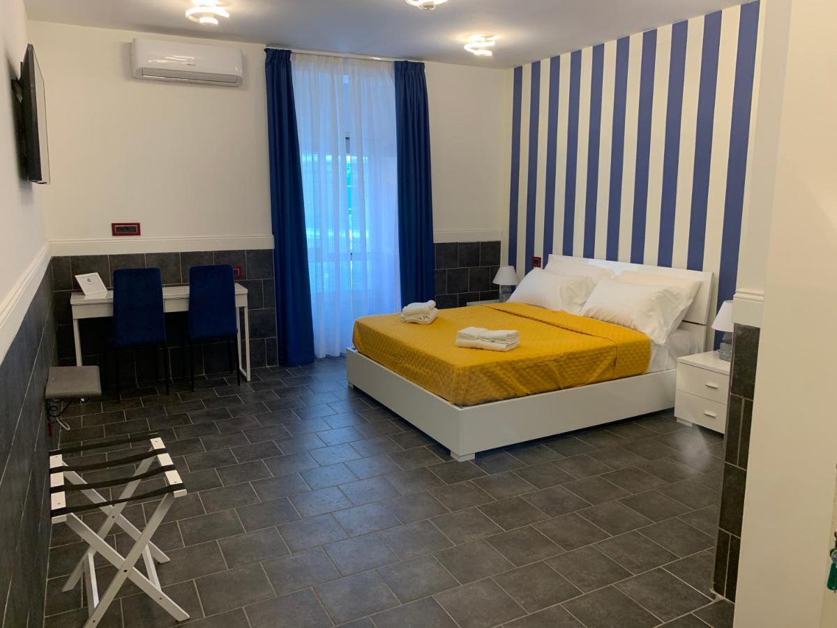 Yacht Club Angioino Hotel Napoli Ngoại thất bức ảnh
