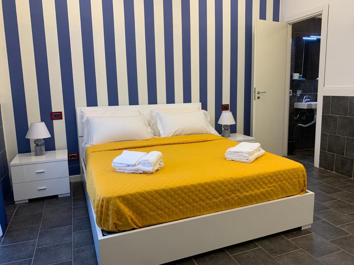 Yacht Club Angioino Hotel Napoli Ngoại thất bức ảnh