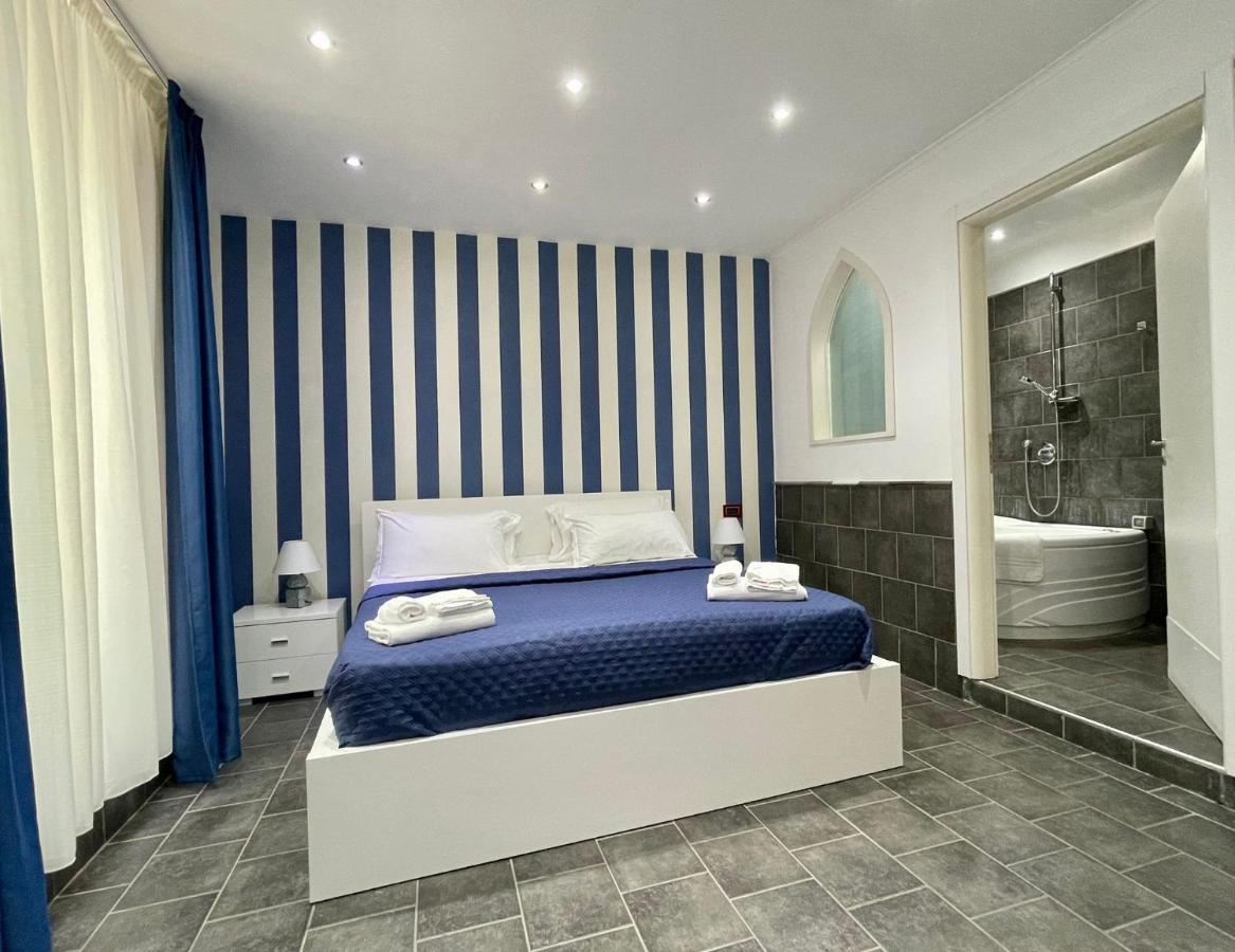 Yacht Club Angioino Hotel Napoli Ngoại thất bức ảnh