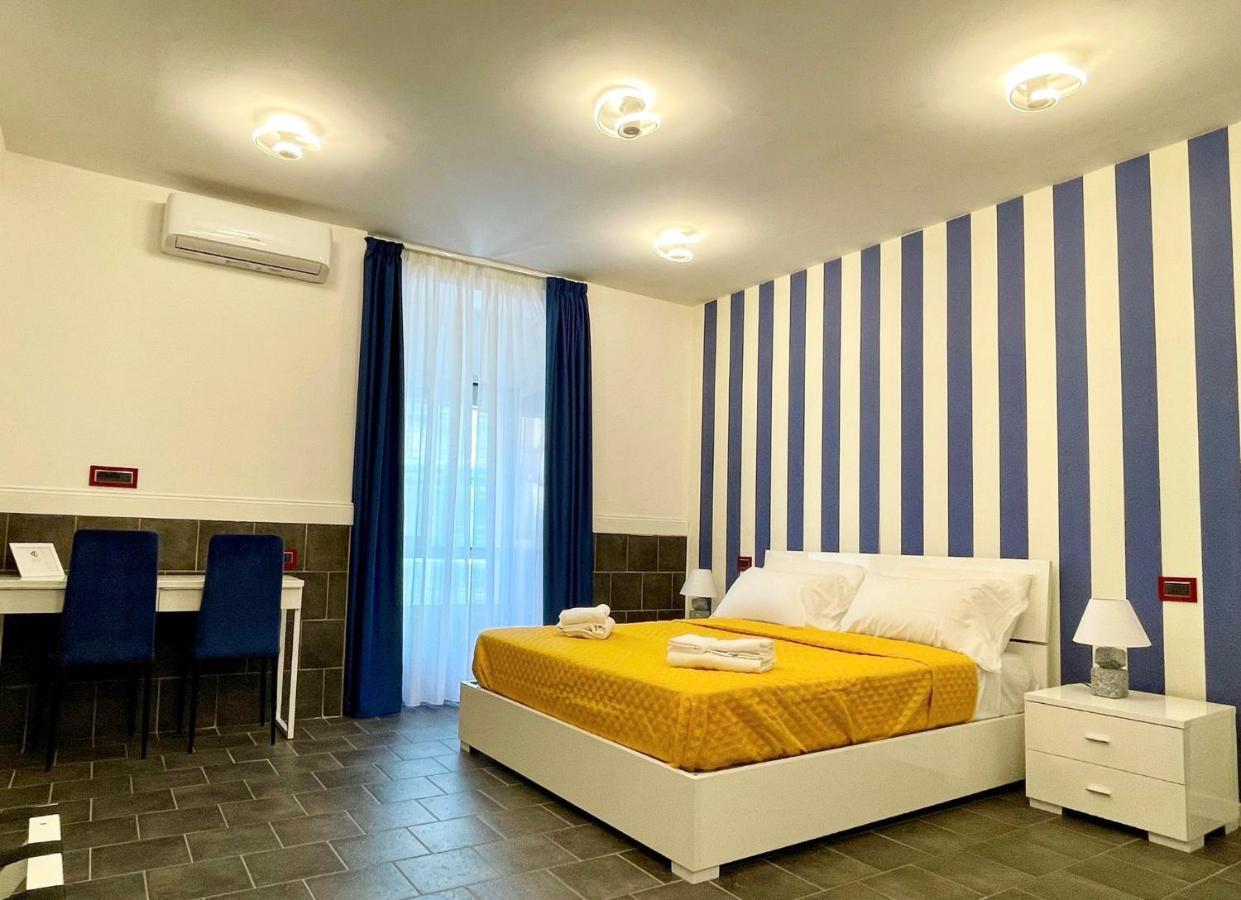 Yacht Club Angioino Hotel Napoli Ngoại thất bức ảnh