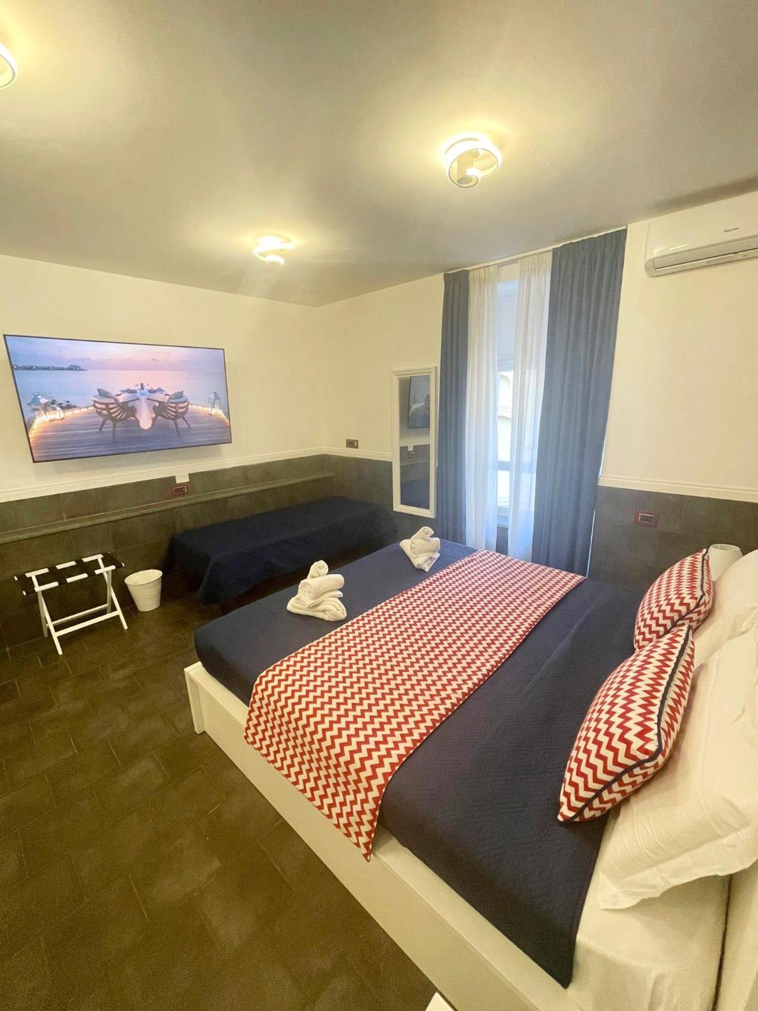 Yacht Club Angioino Hotel Napoli Ngoại thất bức ảnh