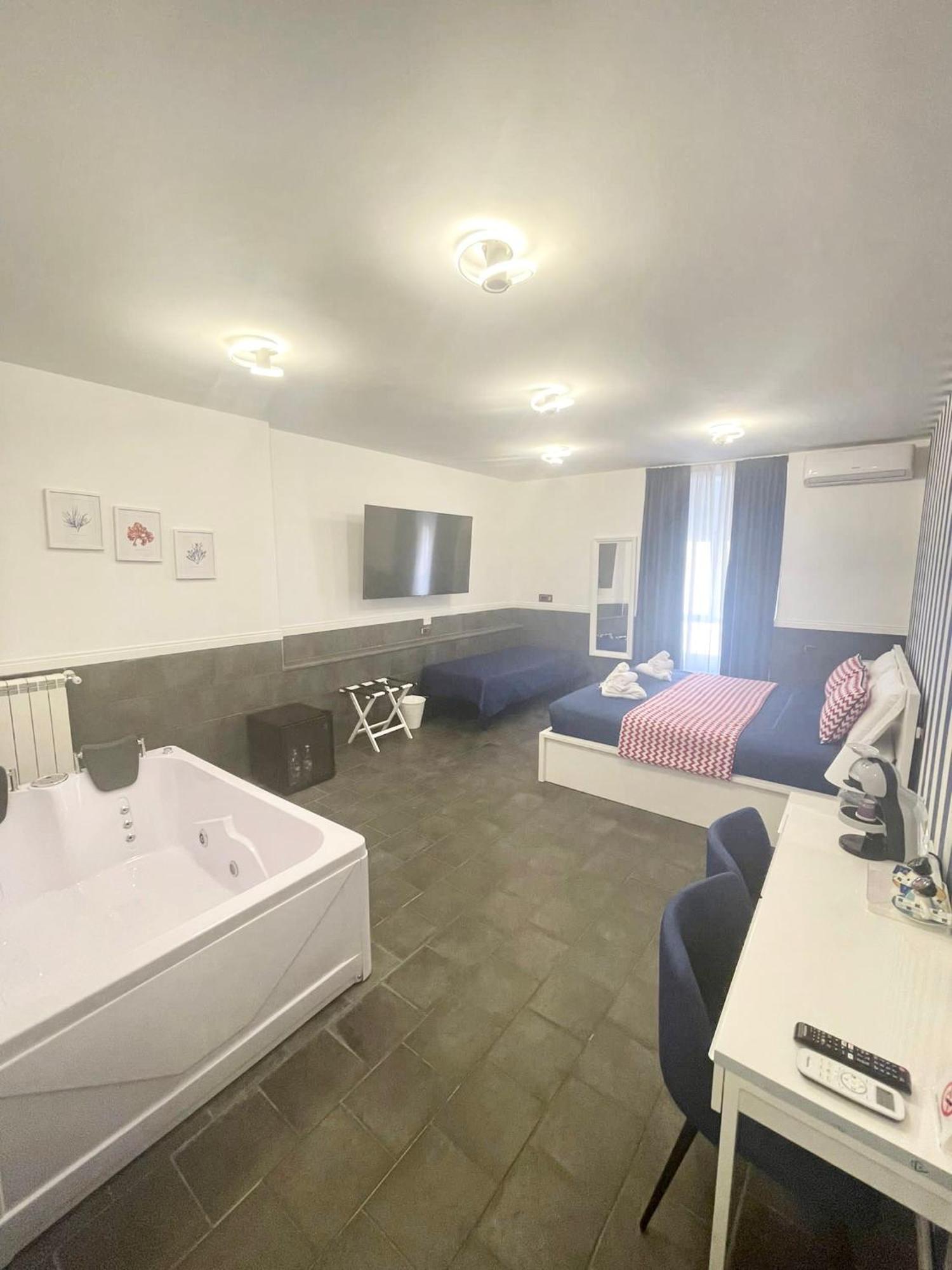 Yacht Club Angioino Hotel Napoli Ngoại thất bức ảnh