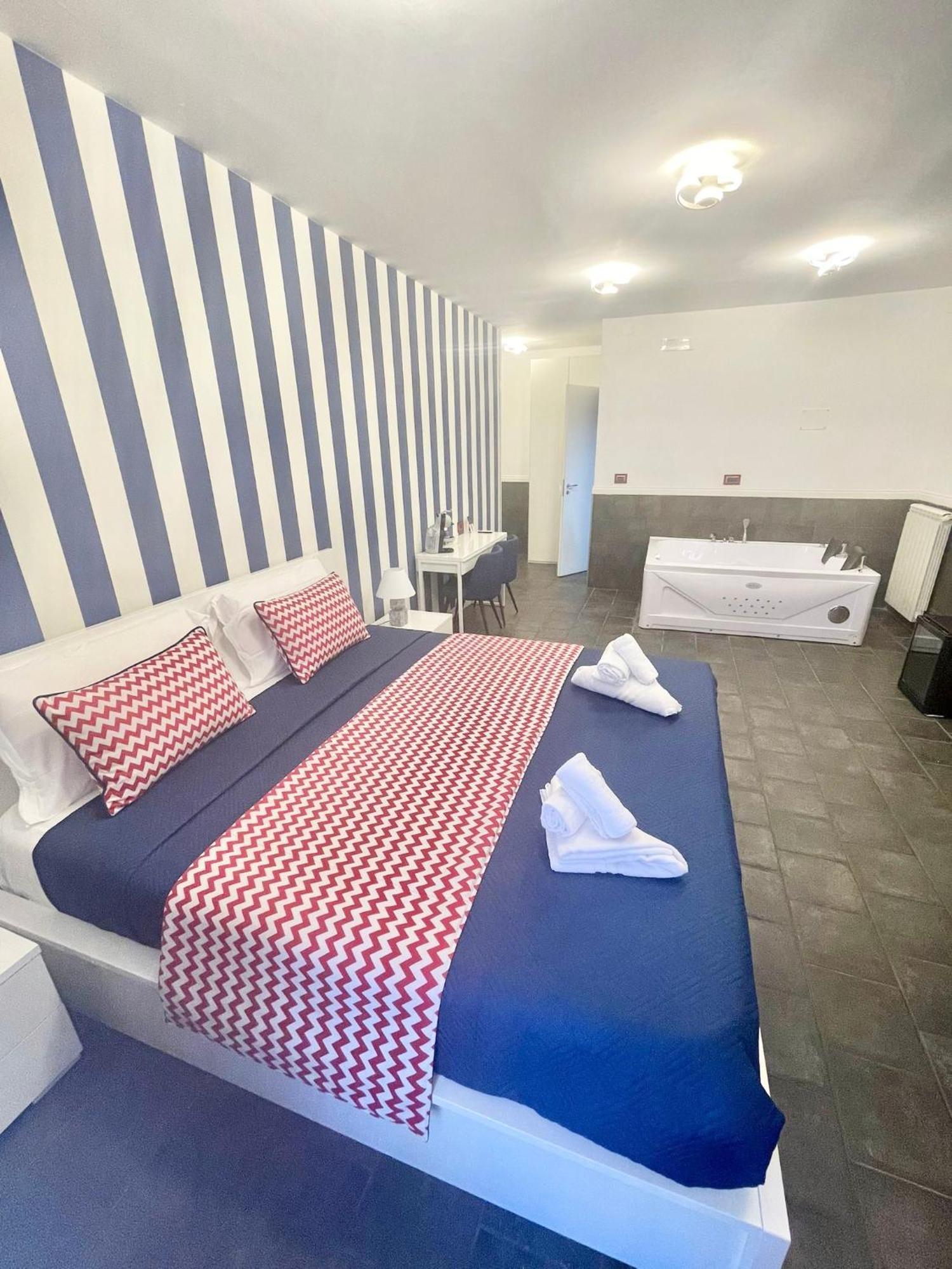 Yacht Club Angioino Hotel Napoli Ngoại thất bức ảnh